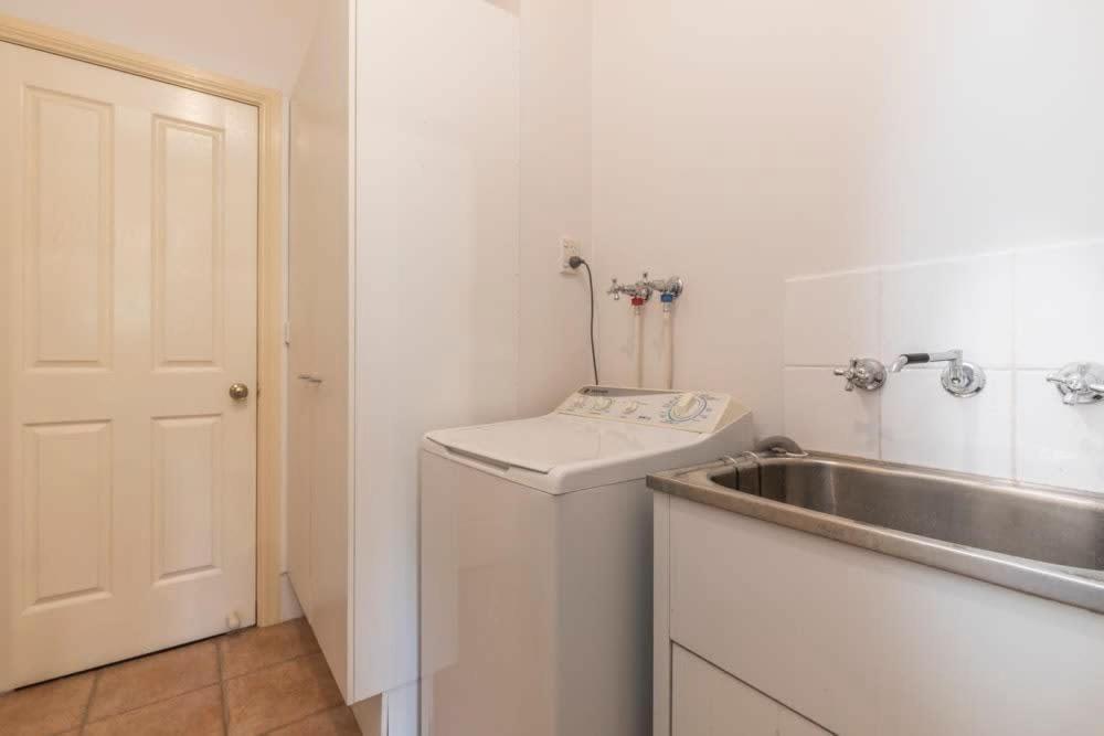 3 Bdrm 2 Bthrm House Close To Canberra Cbd & Anu Bagian luar foto