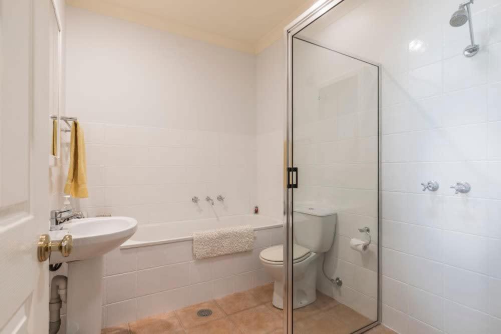 3 Bdrm 2 Bthrm House Close To Canberra Cbd & Anu Bagian luar foto