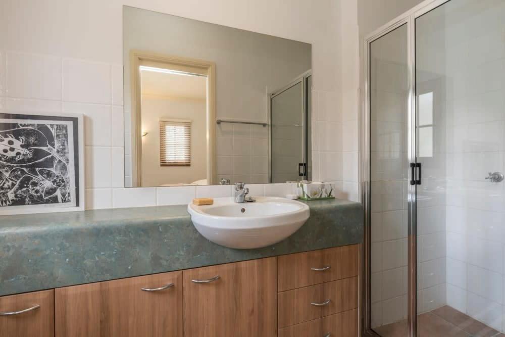 3 Bdrm 2 Bthrm House Close To Canberra Cbd & Anu Bagian luar foto