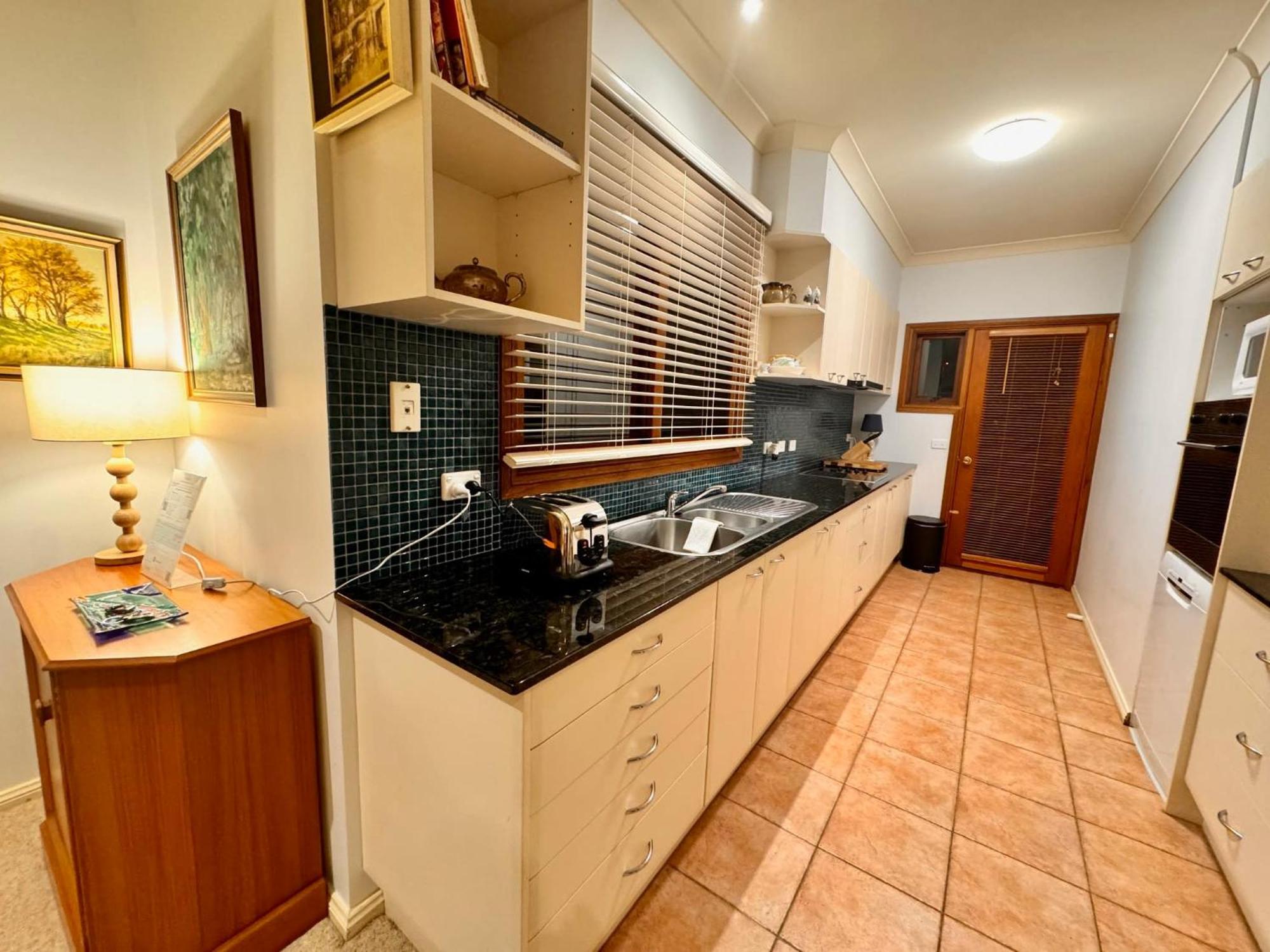 3 Bdrm 2 Bthrm House Close To Canberra Cbd & Anu Bagian luar foto